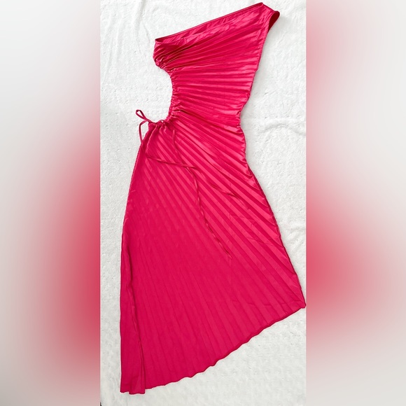 NWT- COMMENSE Bold In Pleat Satin Cutout Long Dress in Pink - Picture 3 of 16
